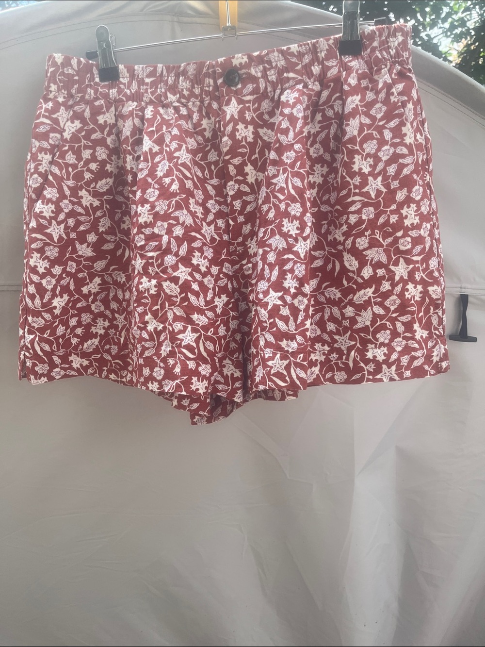 Floral Print Elastic-Waist mid thigh length Shorts in Rust